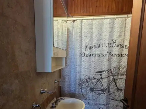 Se alquila Casa de 4 ambientes en Villa Udaondo, Parque leloir