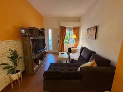 Depto Tipo Casa 4 ambientes con 2 baños