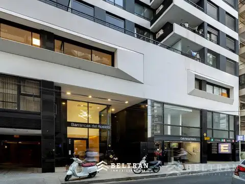 Mitre al 200.  Unidad al frente. Orientación Este.