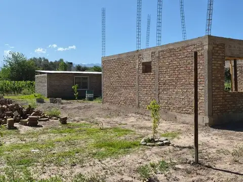 Venta Terreno con casa en obra y galpón - Perdriel