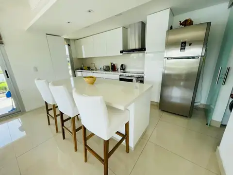 Departamento en Alquiler con 2 cocheras