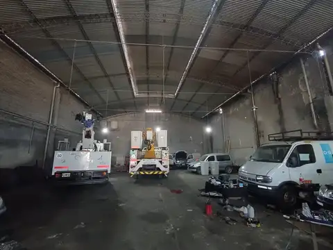 Galpón de 680 m2 cubiertos (facilidades de pago)