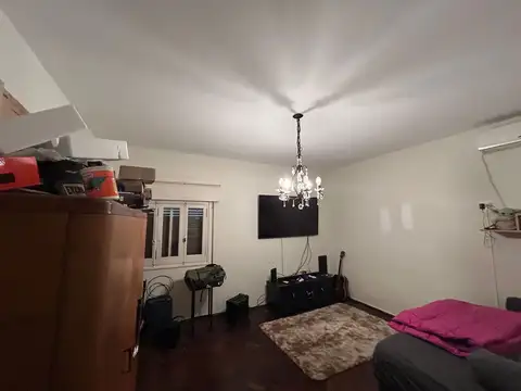 Casa 6 ambientes con 2 baños