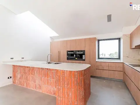 Casa 8 ambientes con 3 baños