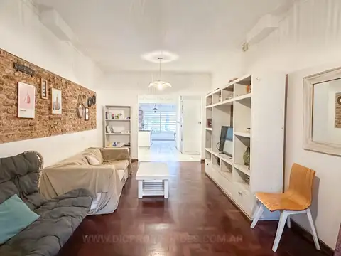 Casa 4 ambientes con 2 baños