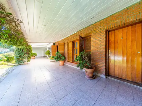 Casa en Venta con 4 cocheras