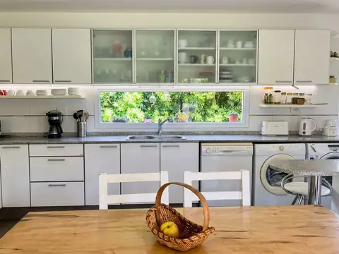 Casa 5 ambientes con 2 baños