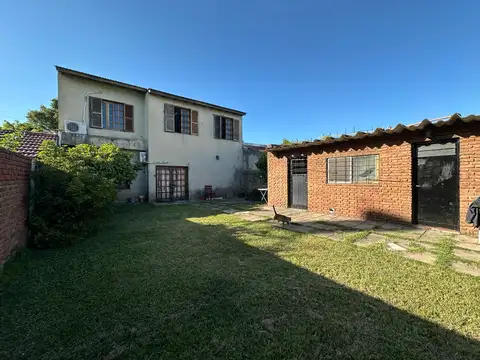 En Venta Casa 5 Dormitorios   Pileta