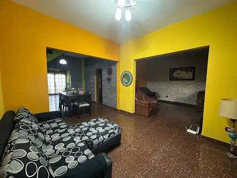 Casa en Venta con 2 cocheras
