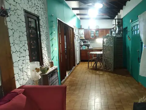 Casa 5 ambientes con 2 baños