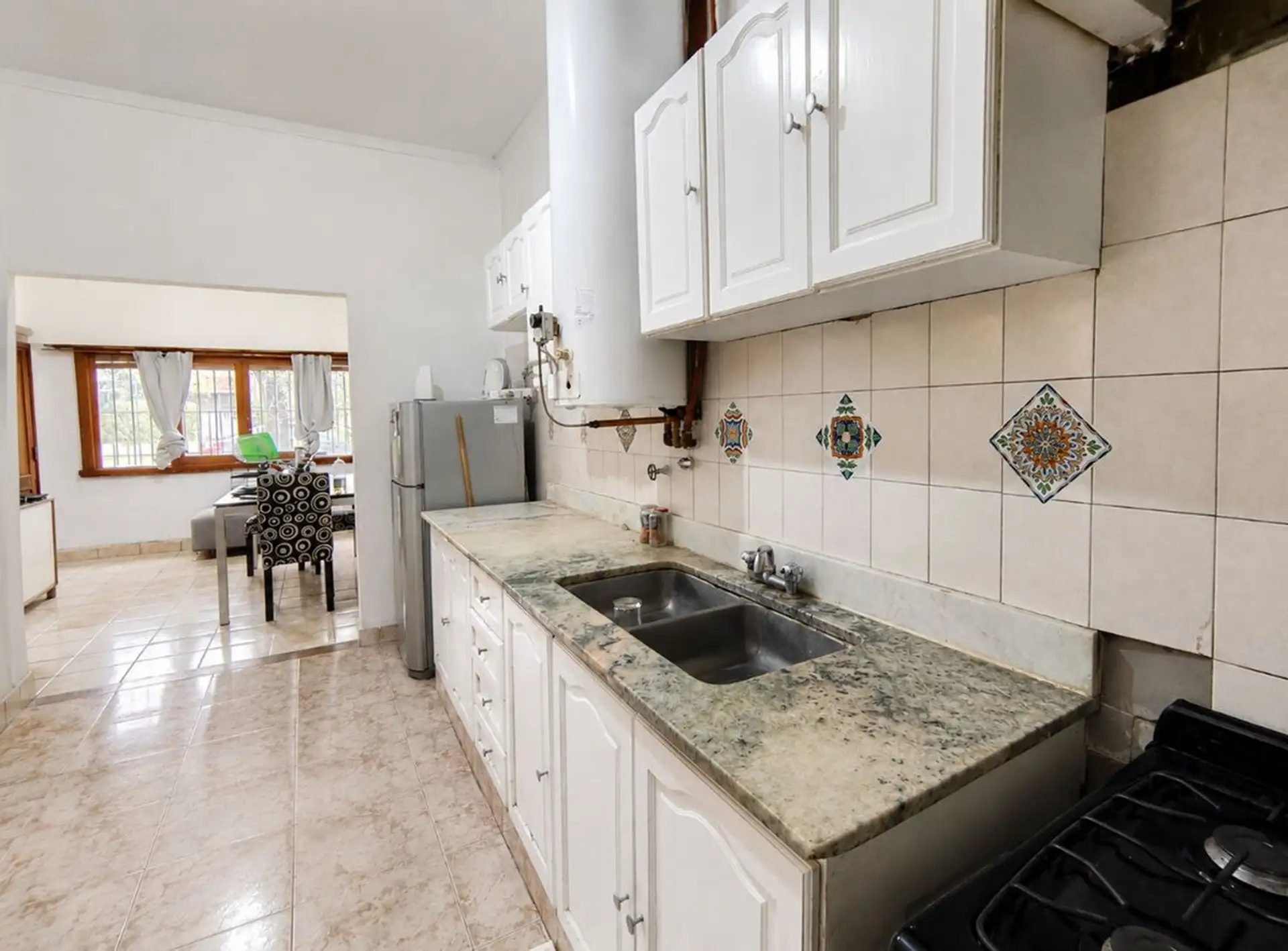 Casa 3 amb, quincho y garage doble