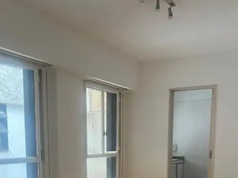 Amplio dos ambientes en excelente ubicación