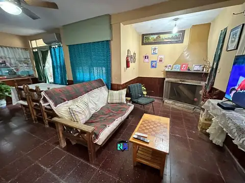 Casa 5 ambientes con 3 baños