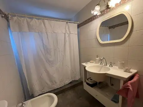 Casa en Alquiler con 1 cochera