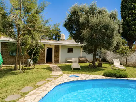 CASA 2 AMB EN VENTA EN GONZALEZ CATAN APTA CREDITO