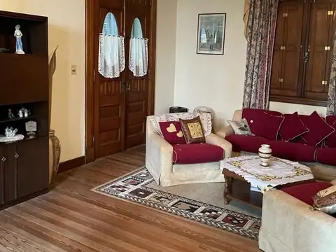 Casa en Venta con 3 cocheras