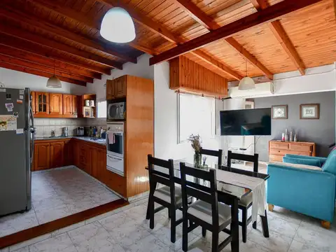 Casa 4 ambientes con 2 baños