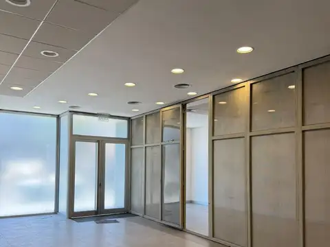 Local Comercial 360 m² Sobre Avenida - 3 baños y 2 Oficinas - S.Justo (Ctro)