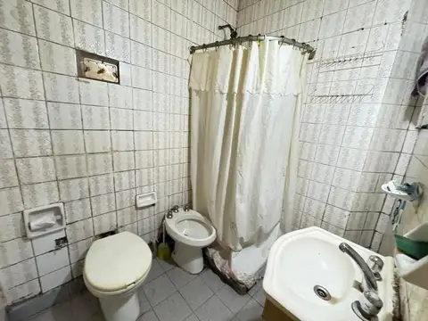 VENTA DEPARTAMENTO 2 AMB BALVANERA,  POR ESCALERA