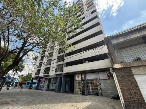Venta cochera sobre Av.Pellegrini