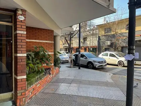 Departamento en venta en Almagro Sur muy luminoso, al frente por yapeyu con balcon al este