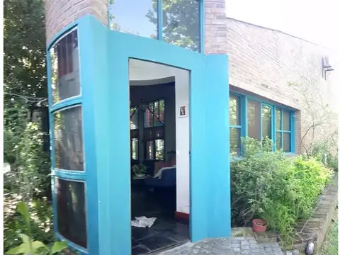 Casa en Venta con 3 cocheras