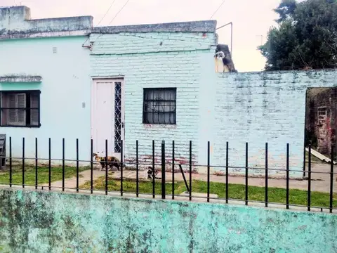 CASA A RECICLAR EN LUJAN
