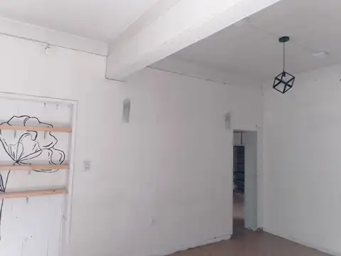 CASA 3 AMB EN VENTA BURZACO  A 2 CUADRAS ESTACIÓN