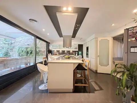 Casa 5 ambientes con 3 baños
