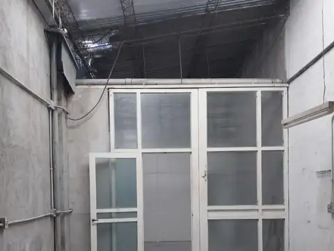 Galpon en Venta 56  mts Fondo