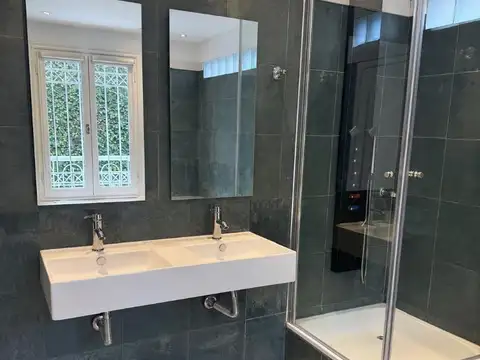 IMPECABLE CASA EN ALQUILER - UNICAMENTE PARA USO PROFESIONAL