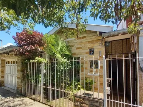 Casa en venta - 3 Dormitorios 2 Baños - 225Mts2 - Ituzaingó