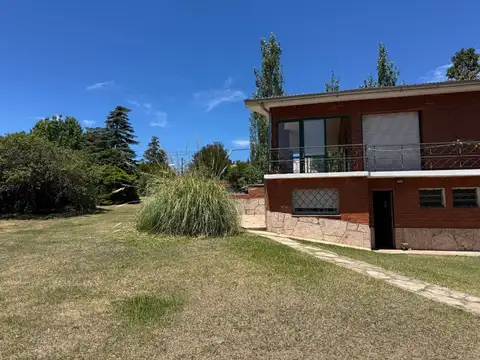 Casa 8 ambientes con 3 baños