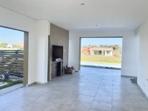 Casa 5 ambientes con 4 baños