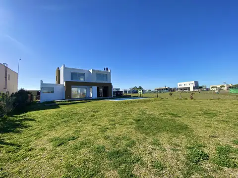 CASA EN VENTA EN SAN RAMIRO -PILAR DEL ESTE - ANTONINI MODET