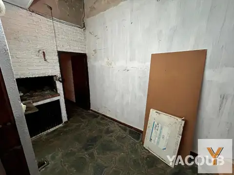 Casa en venta - 3 dormitorios 1 baño - Cochera - 100mts2 - P unta Mogotes, Mar del Plata