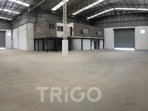 Depósito 900m2 en alquiler a 4 cuadras de Av. Gral. Paz en Lomas del Mirador