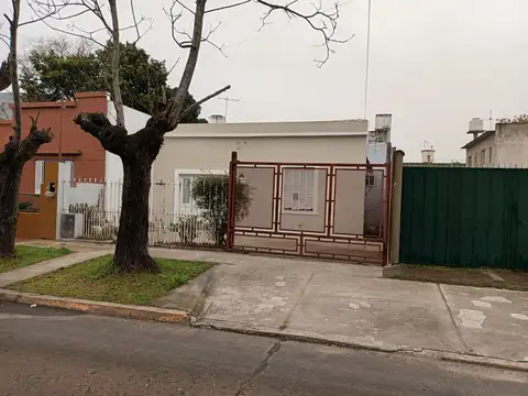 Casa en venta a metros de la estación