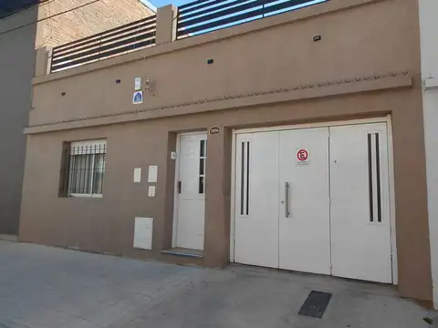 VENTA  CASA DE 3 DORMITORIOS CON COCHERA Y TERRAZA