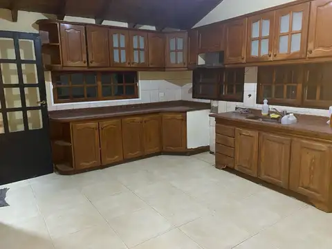Casa 4 ambientes con 1 baño