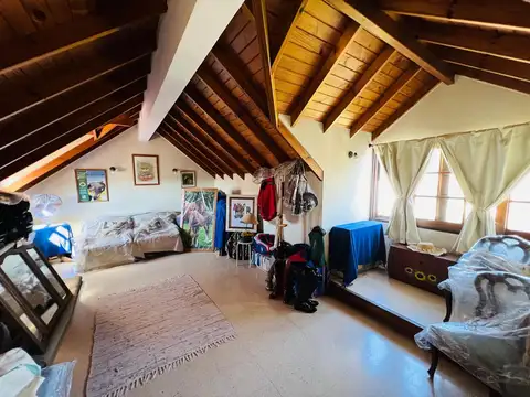 Excelente chalet de 6 ambientes en venta, en Olivos.