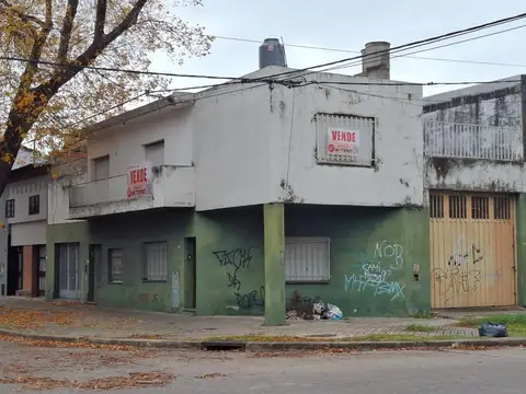 SARMIENTO 3489 DOS CASAS PLANTA BAJA Y ALTA Y GALPON