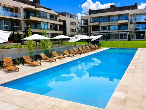 Venta departamento 3 ambientes con cochera en Vilanova Ramos Mejìa. Con Patio propio