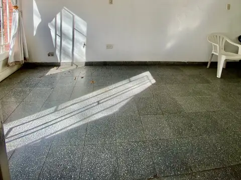 Casa 6 ambientes con 1 baño