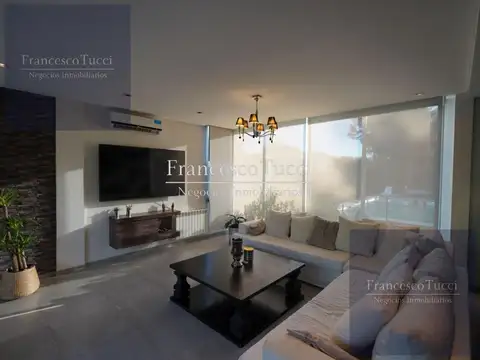 Casa 7 ambientes con 4 baños