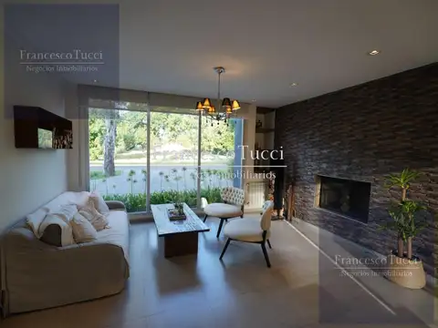 Casa en Venta con 2 cocheras