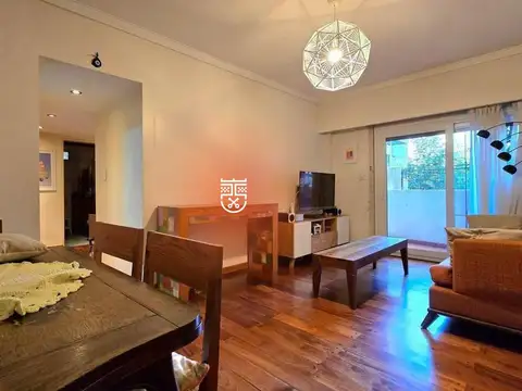 Excelente departamento de 4 ambientes con patio