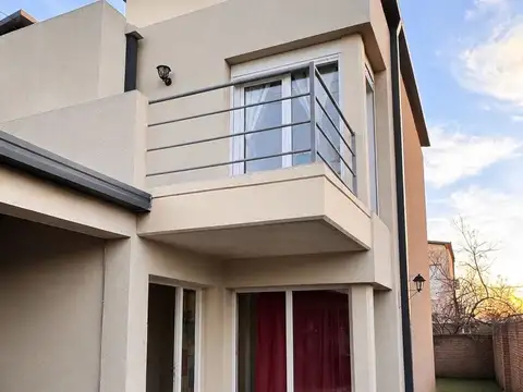 Casa Dúplex en Selva Norte 1027