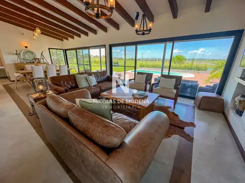 Vende hermosa casa en Laguna de los Cisnes, Maldonado 