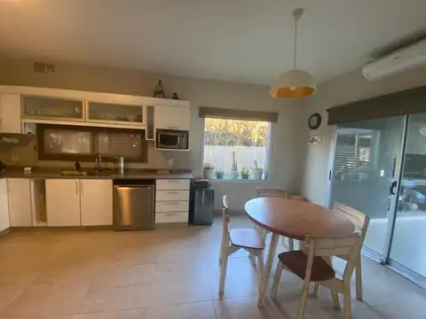 Casa en Alquiler Temporal con 2 cocheras